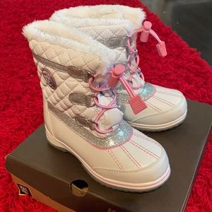 Khombu Kids Boots in White and Silver with Pink Accents